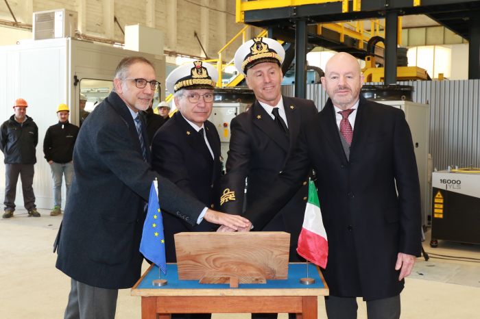 Fincantieri: taglio lamiera per la nuova nave idro-Oceanografica della Marina Militare