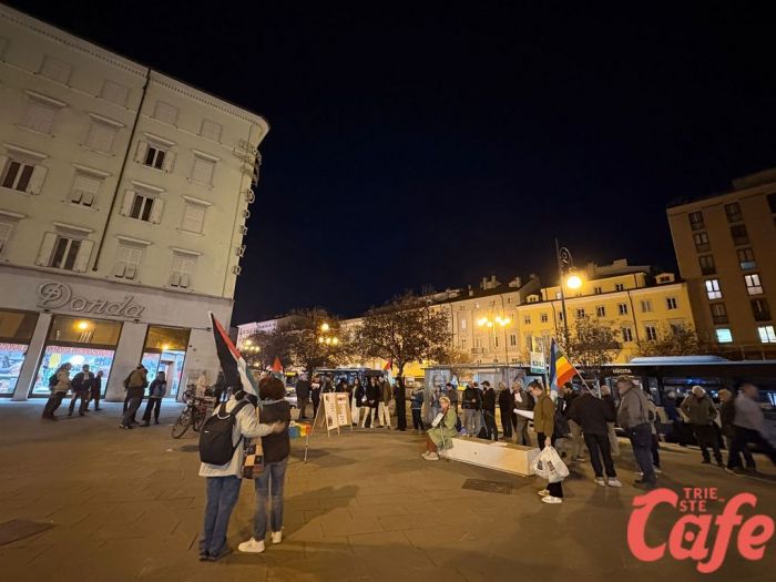 Trieste, in cento a Largo Barriera per il presidio sulla pace nel Giorno dell’Unità nazionale