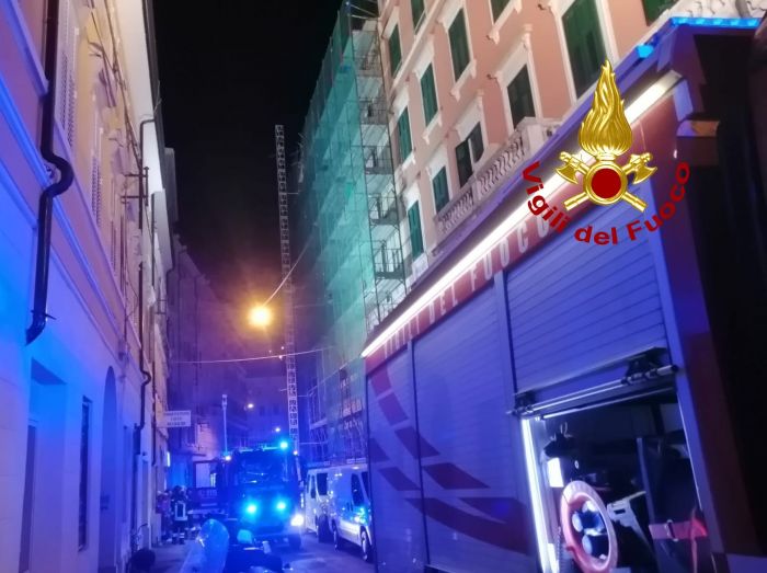 Via Ricci, scoppio di una bombola di gas presente sul tetto: boato sentito da mezza Trieste (FOTO-VIDEO)