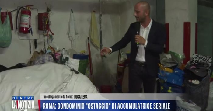 Dentro la Notizia, parla per la prima volta l’accumulatrice seriale: “So di avere un problema”