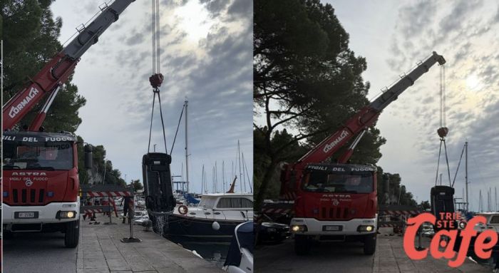 Grignano, dimentica il freno a mano: auto recuperata dal mare grazie ai Vigili del Fuoco