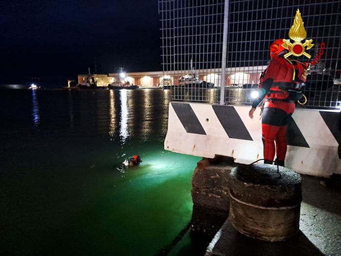 Trieste: disperso in mare a dopo una festa, proseguono ricerche 