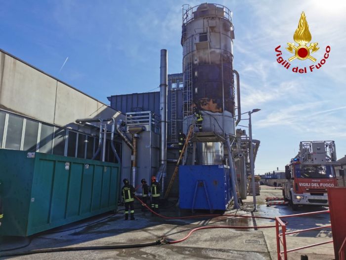 Fvg, incendio all’interno di un silo presso un’attività produttiva: svuotato e messo in sicurezza