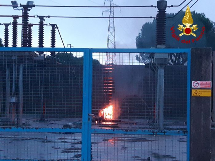 Fvg, incendio di un componente elettronico in una sottostazione di distribuzione dell'alta tensione