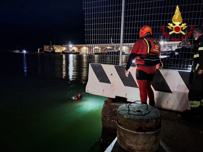 Guardia costiera di Trieste coordina le operazioni  per la ricerca di un giovane disperso in mare