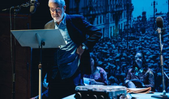 Alla Sala Bartoli dal 16 al 25 gennaio va in scena "26 Ottobre. Un mare di ombrelli" di Gianni Gori
