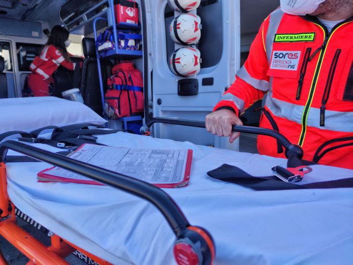 Via Svevo, schianto auto-moto: centauro sbalzato per alcuni metri, a Cattinara