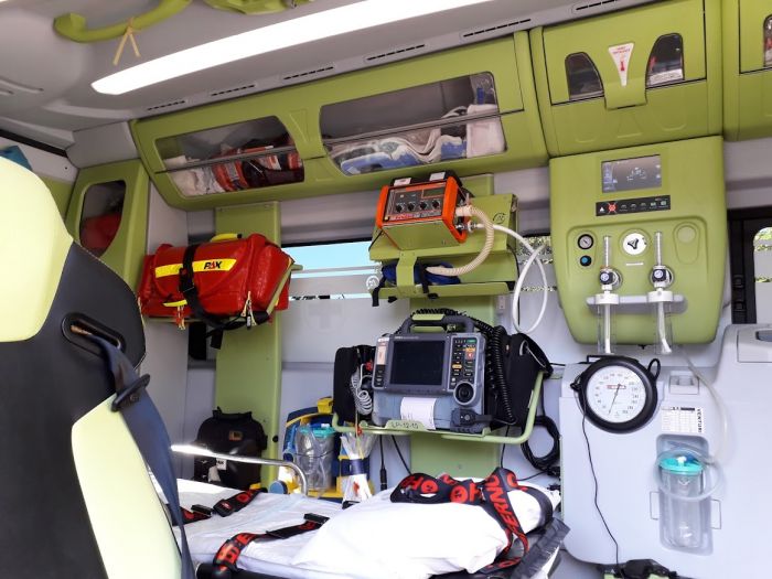 Fvg, auto investe di primo mattino una coppia mentre attraversa la strada. entrambi all'ospedale