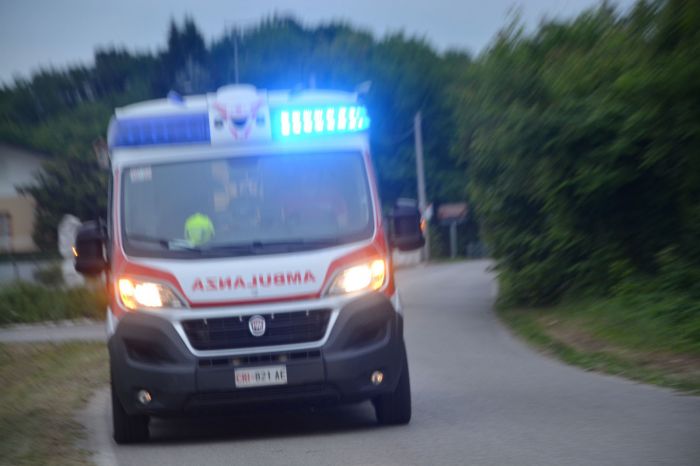 Incrocio via Roma/Valdirivo, scontro auto-moto 