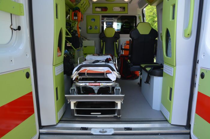 Investimento serale in Fvg, cammina e viene investita: subito all'ospedale 