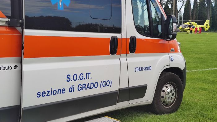 Fvg, scontro nel primo pomeriggio tra uno scoter ed un0auto: scooterista all'ospedale