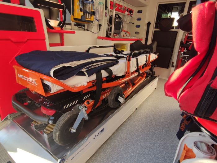 Fvg, perde il controllo dell'auto schiantandosi contro un muro: all'ospedale  