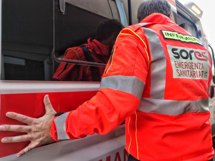Tentato suicidio a Trieste: giovane salvata in extremis dalla polizia e dai sanitari