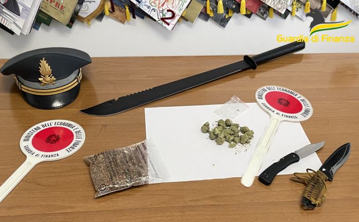 Sequestrati droga e armi al confine con la Slovenia, denunciata persona della Repubblica Ceca