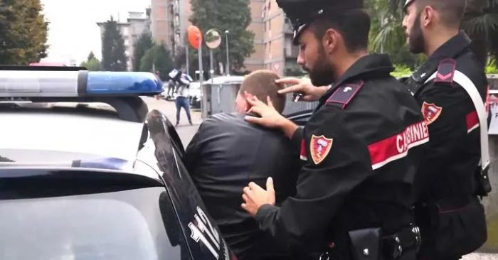 "O ci dai 50 mila euro o fai una brutta fine", imprenditore ricattato a Trieste: i Carabinieri arrestano 2 persone!