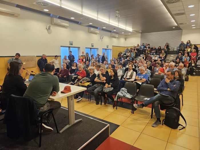 "150 persone gremiscono l’Assemblea popolare sull’Ex Pavan"
