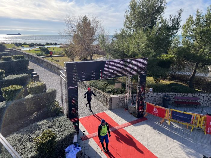 Corsa della Bora 2026, il vento incorona Lemoine e Guidolin: Portopiccolo capitale mondiale del trail