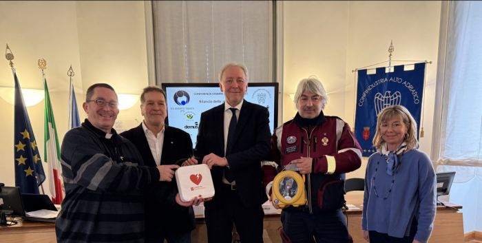 Due defibrillatori per salvare vite: l'impegno di Solidarietà Trieste ETS non si ferma