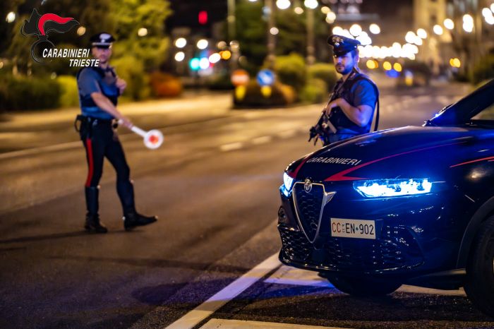 Furfante amante della tintarella si nascondeva tra i “Topolini” per sfuggire alla giustizia: arrestato 