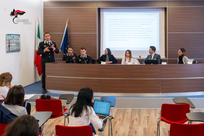 Bullismo e violenza di genere, i dirigenti scolastici tornano tra i banchi dai Carabinieri di Trieste