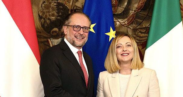 Cancelliere austriaco: "Siamo noi europei ad avere il controllo dei beni russi congelati!!"
