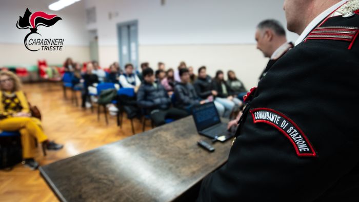 Bullismo e cyberbullismo, Carabinieri incontrano studenti triestini per prevenire e sensibilizzare