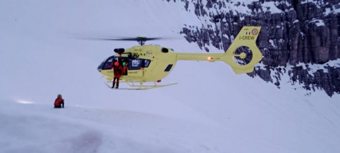 Volo di 70 metri dopo un salto in pista sullo Zoncolan, il giovane sciatore non sopravvive