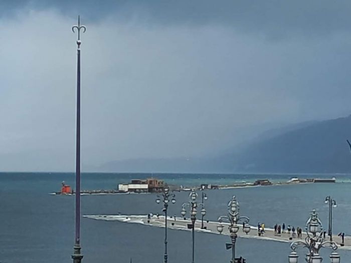 Sabato continua l'allerta meteo, mattinata con marea alta e qualche pioggia 