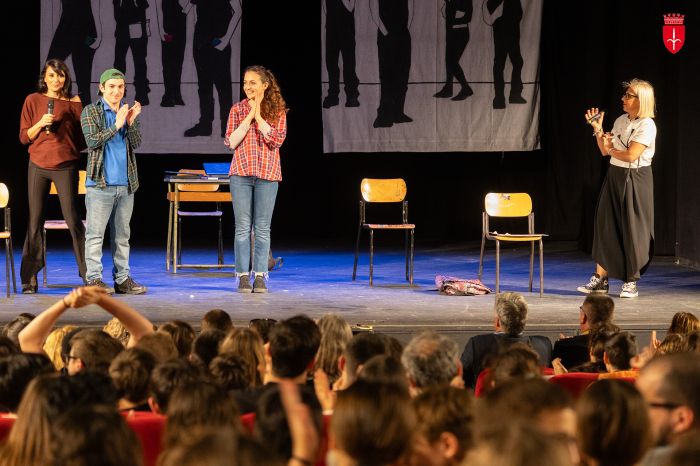 Bullismo, oltre 700 ragazzi e ragazze al Bobbio per assistere allo spettacolo "Condividi?"