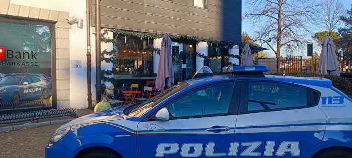 Cittadino somalo devastal bar e aggredisce gli agenti: fermato un 25enne