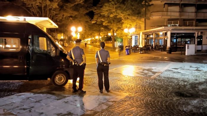 40 identificati, 26 veicoli controllati e 8 locali passati al setaccio: maxi-blitz dei Carabinieri a Monfalcone