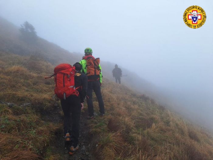 Si perde in montagna e si fa recuperare dal soccorso alpino 