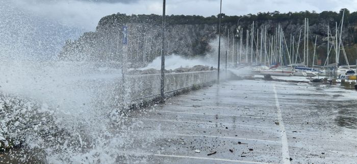 Mareggiata nella Baia di Sistiana, Protezione Civile al lavoro (FOTO)