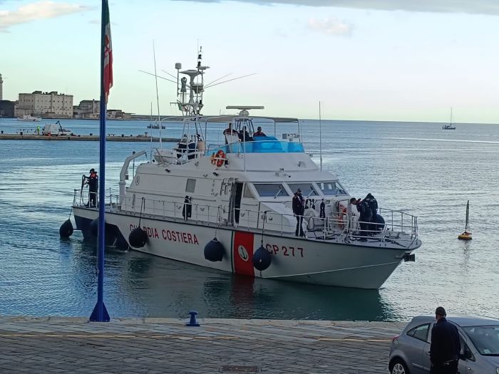 La motovedetta CP 277 di Trieste salpa per Lampedusa per attività di sorveglianza marittima