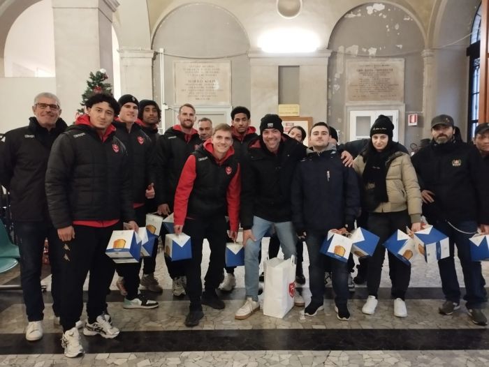 La curva Furlan scalda il Natale: donazione e sorrisi alla geriatria del Maggiore