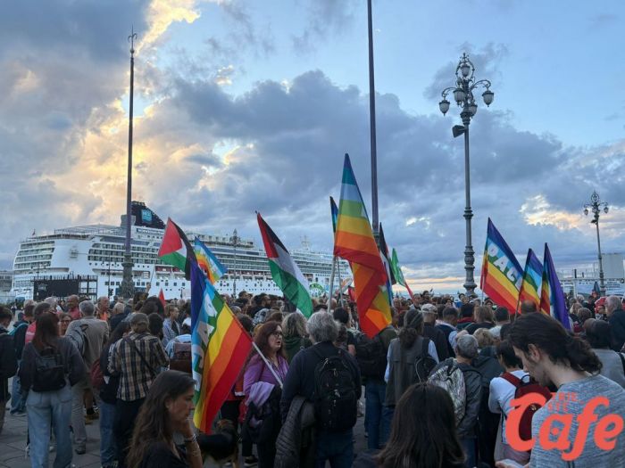 Piazza Unità, Trieste con la Flotilla “Basta con l’orrore, tutela del diritto internazionale” (FOTO-VIDEO)