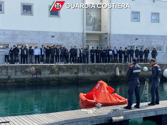 La Guardia Costiera celebra la Giornata del Mare: giovani e diportisti al centro di conferenze ed esercitazioni