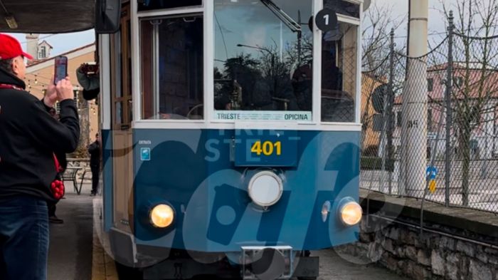 Opicina, il tram riparte davvero: le immagini della prima corsa verso Trieste (VIDEO)
