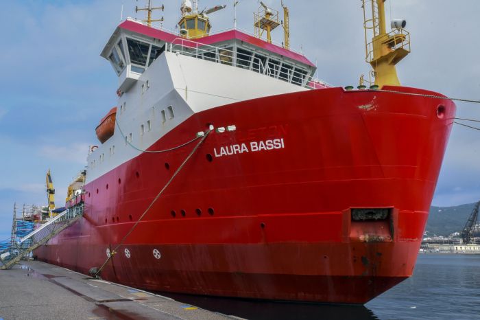 Rientro a Lyttelton per Laura Bassi, inversione di rotta in seguito a un’avaria al motore di sinistra