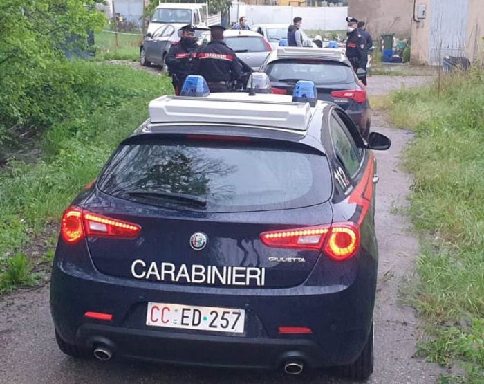 Tentato furto al centro commerciale Montedoro: ladre in fuga, refurtiva recuperata