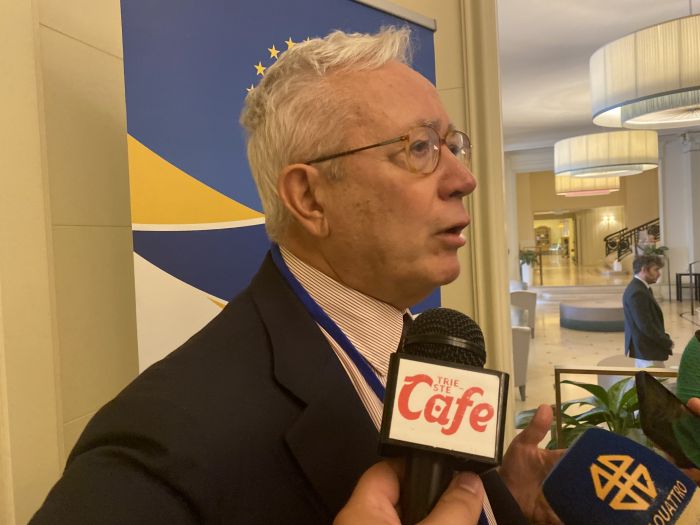 Tremonti, la democrazia non si esporta come un McDonald's 'L'Europa deve cambiare unendo l'Ovest con l'Est' (VIDEO)