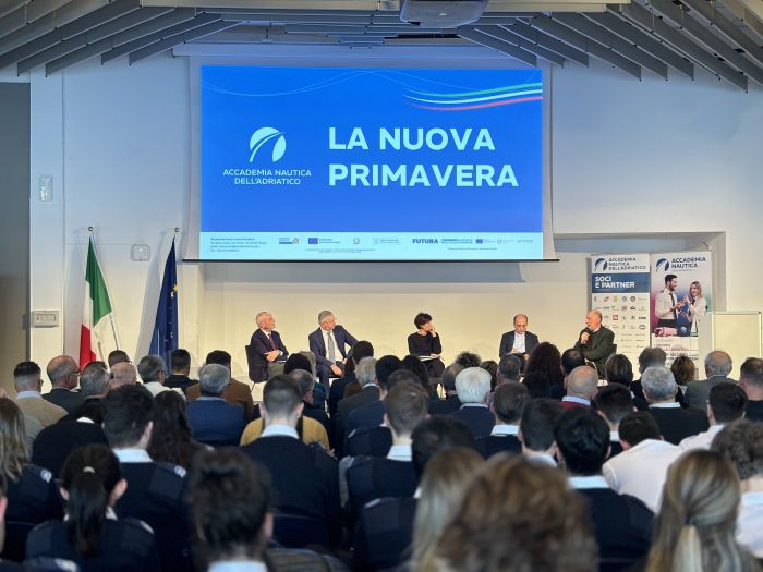 Accademia Nautica dell'Adriatico si rinnova e si evolve: nuovo corso "Mastro velaio", nuovo logo e nuovi progetti