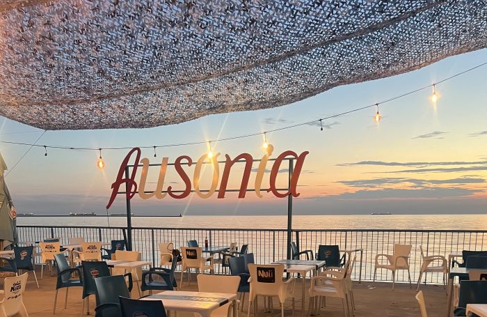 Ausonia: nuova gestione per il bar e il ristorante, sapore e stile a portata di mare