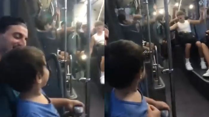 Muggia: ragazzi fanno sorridere un bambino in lacrime in un autobus (VIDEO)