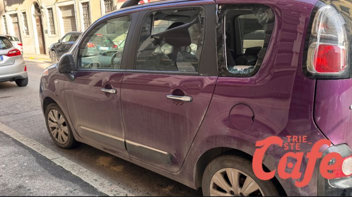 Via Galatti, raid vandalico nella notte: danneggiate almeno sei auto (FOTO-VIDEO)
