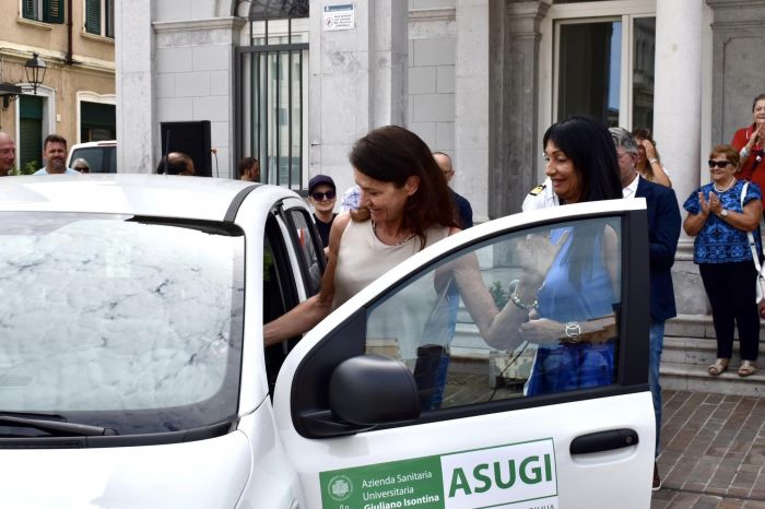 A Monfalcone viene donata “l’auto della solidarietà” Solidarietà è Vita dona al servizio cure palliative di ASUGI una nuova Fiat