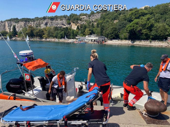 Malore sul sup, bagnante soccorsa dalla Guardia Costiera