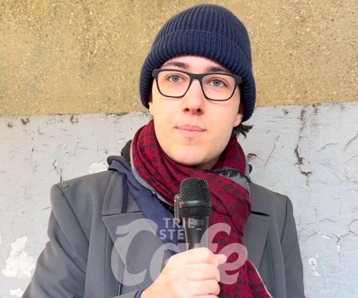 Crolla il soffitto al Liceo Petrarca, il racconto di Fabio: “Siamo stati fortunati, ma non possiamo più tollerare questa situazione” (VIDEO)