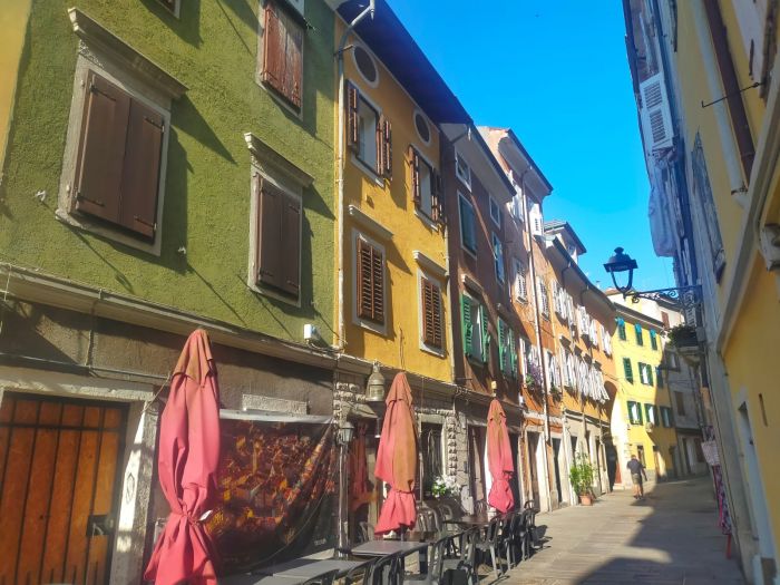 Muggia, sempre più città del cinema: Laura Samani gira ‘Un anno di scuola’ nel cuore del centro