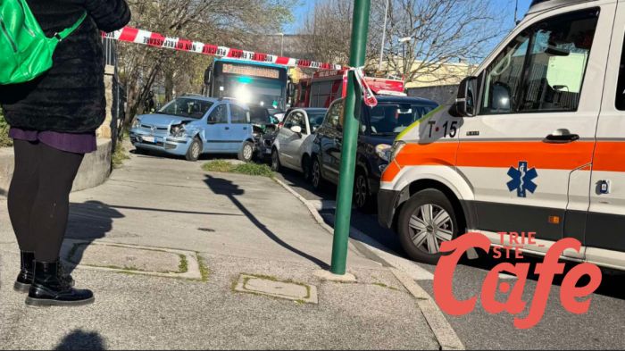 Grave incidente in via Flavia, malore del conducente causa il coinvolgimento di autobus e sei auto, traffico paralizzato! (FOTO-VIDEO)